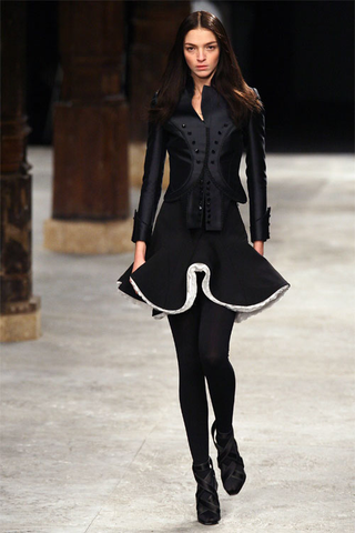 Illustration for article titled Fashion Show